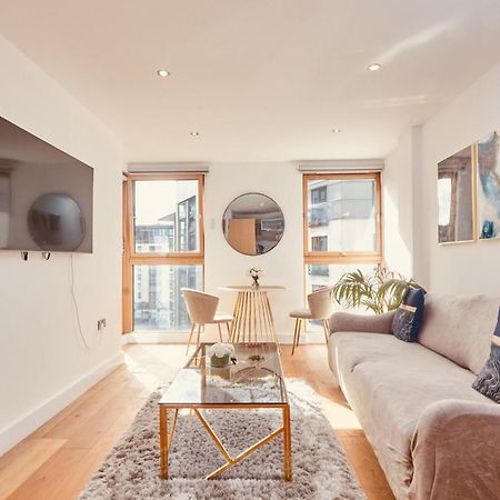Central Leeds Dock Apt&Free Secure Parking! 외부 사진