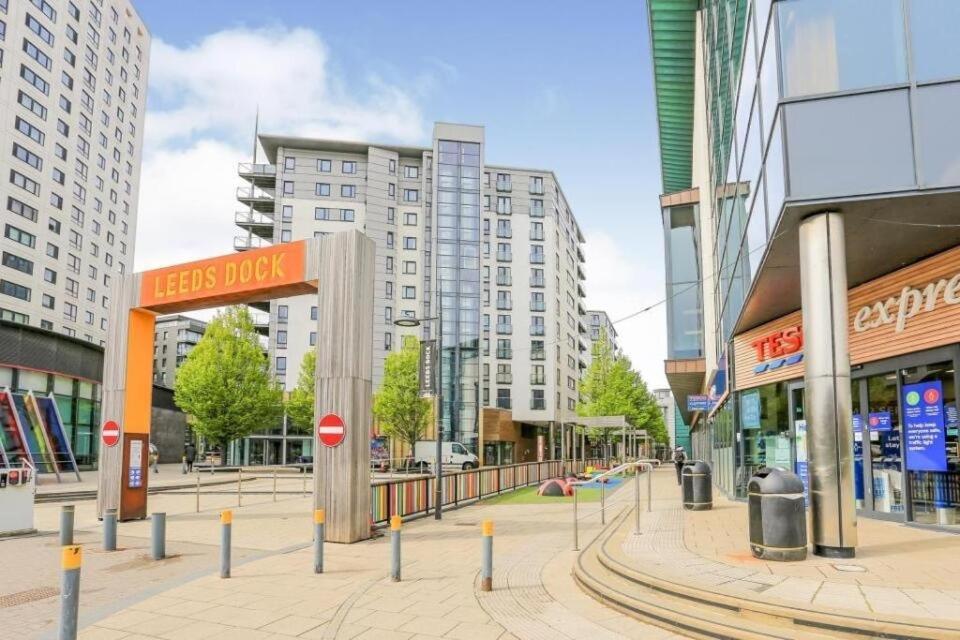 Central Leeds Dock Apt&Free Secure Parking! 외부 사진