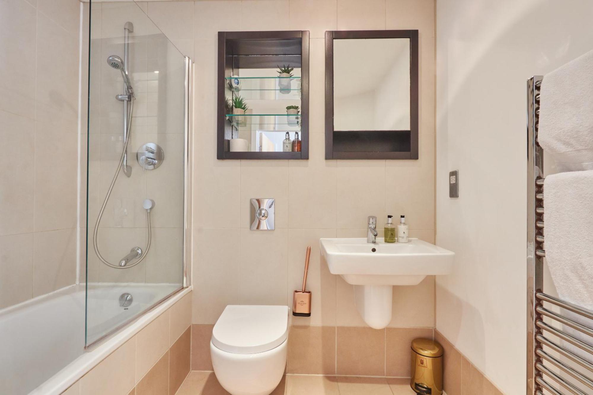 Central Leeds Dock Apt&Free Secure Parking! 외부 사진