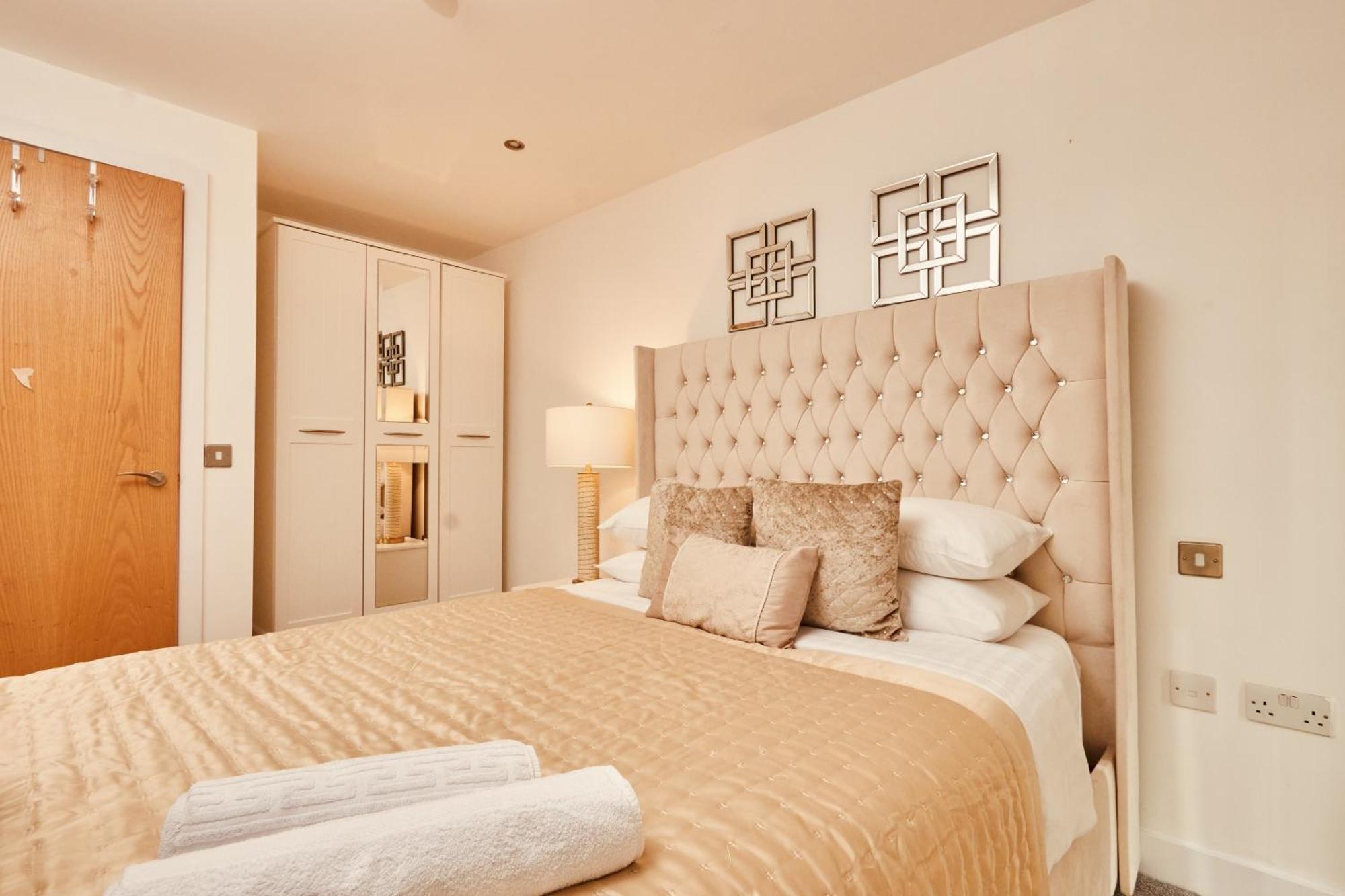 Central Leeds Dock Apt&Free Secure Parking! 외부 사진